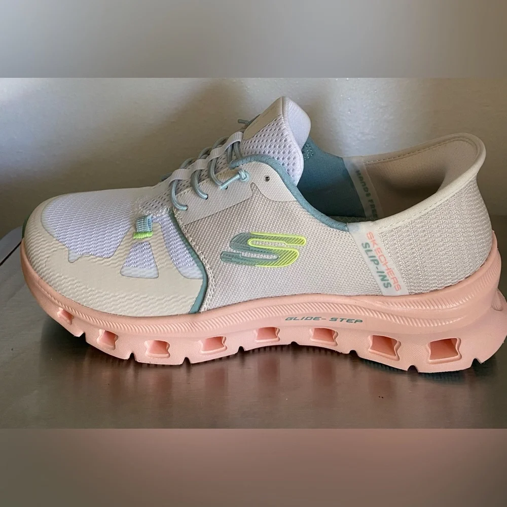 SKECHERS .. WOMENS GLIDE STEP SLIP-INS SNEAKERS